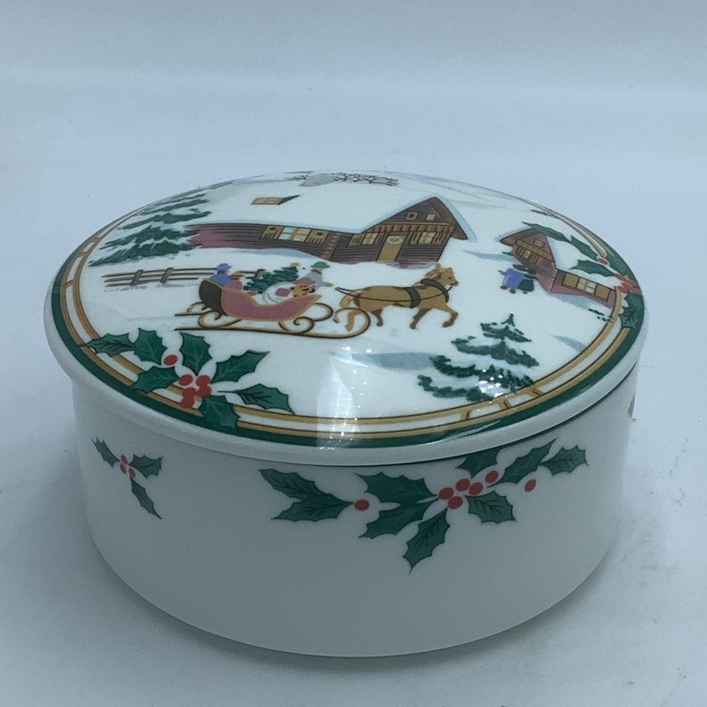 Mikasa Christmas Magic Ceramic Trinket Box